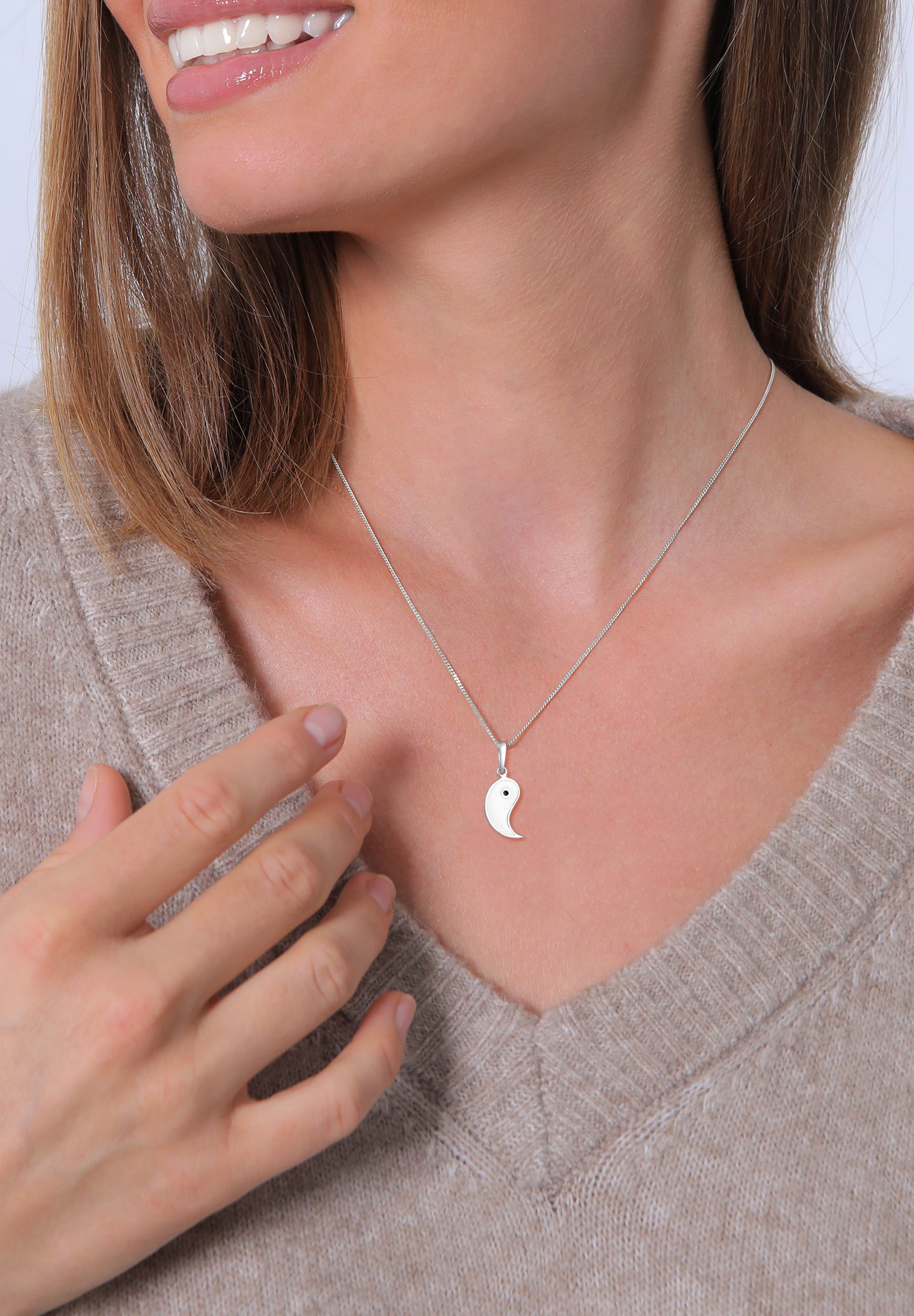 YinYang ashanger 18mm incl. zilveren collier voor 165 Euro YinYang ashanger 18mm incl. zilveren collier voor 165 Euro