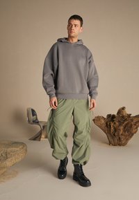 Zign Studio Hlače - olive