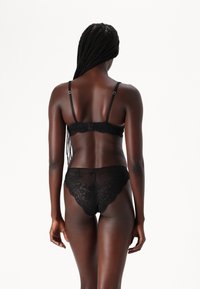 Boux Avenue HARRI BRIEF - String - white