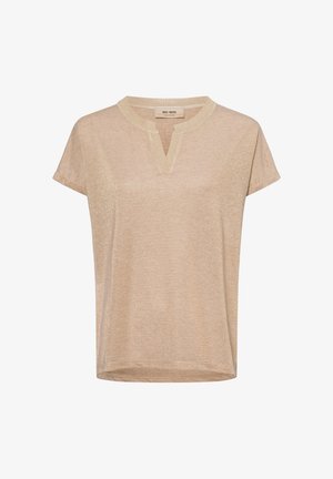 Beige T-Shirt mit Kurzarm und V-Ausschnitt, aus einem strukturierten, leicht glänzenden Stoff und mit einem kontrastierenden gestrickten Kragen.