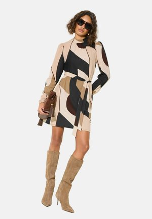 PETITE FIT - HIGH NECK PRINTED MINI  - Hverdagskjole - chocolate brown
