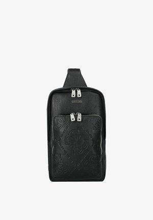 Schwarzer Leder-Rucksack mit eingeprägtem Logomuster, ausgestattet mit zwei vorderen Reißverschlüssen mit silberner Hardware und verstellbarem Träger für mehr Komfort.