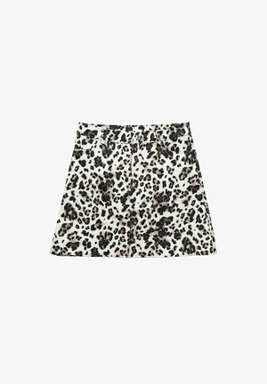 Spijkerrok met luipaardprint, bestaande uit een witte basis met zwarte en bruine vlekken, een sluiting met knopen aan de voorkant en een uitlopende zoom.
