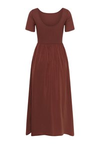 Robe midi marron avec manches courtes, encolure dégagée, corsage côtelé ajusté et jupe fluide et lisse.