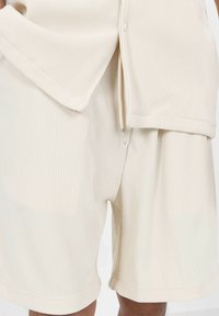 Sixth June PLEATED - Short - beige