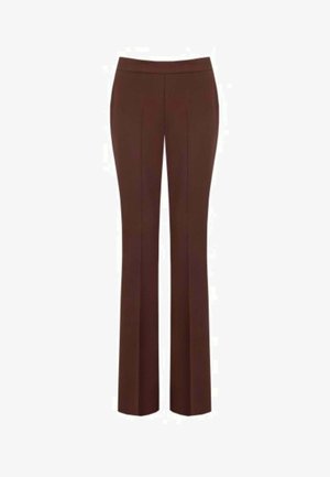 Pantaloni marroni svasati realizzati in tessuto liscio. Presentano pieghe frontali e una vita aderente. Progettati per una silhouette su misura.