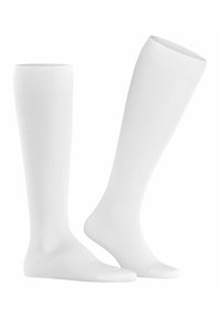 Calze bianche al ginocchio realizzate in materiale liscio, con una fascia superiore a costine e punta senza cuciture. Progettate per comfort e copertura.