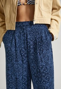 Pepe Jeans Tygbyxor - blue