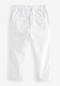 Weiße Baumwollhose mit elastischem Bund, geraden Beinen und zwei Gesäßtaschen. Glatte Textur, einfaches Design und keine sichtbaren Muster.