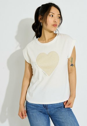 Grain de Malice, T-SHIRT MOTIF CŒUR PAILLETÉ - Camiseta estampada - blanc