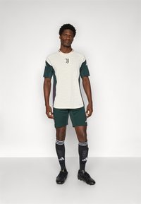 adidas Performance JUVENTUS PRO SHORTS - Klubové oblečenie - shadow green