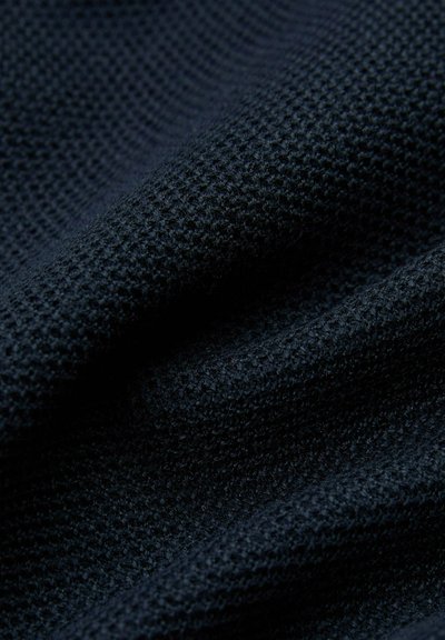 Tessuto di un blu navy scuro con una trama intrecciata, che presenta una superficie morbida e leggermente rialzata. Adatto per diverse applicazioni tessili.