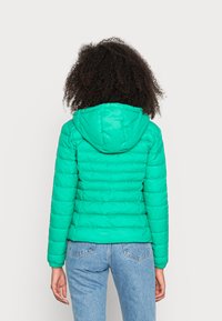 ONLY ONLTAHOE HOOD JACKET - Casaco leve - simply green