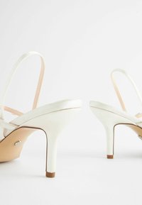 Next FOREVER COMFORT REGULAR FIT - Svatební boty - ivory white