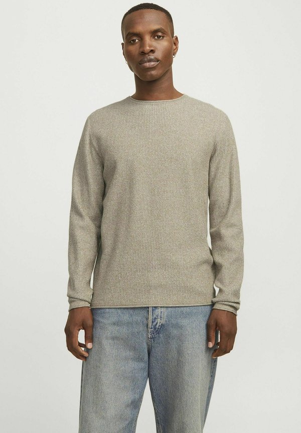 MIT RUNDHALS - Strickpullover - coriander