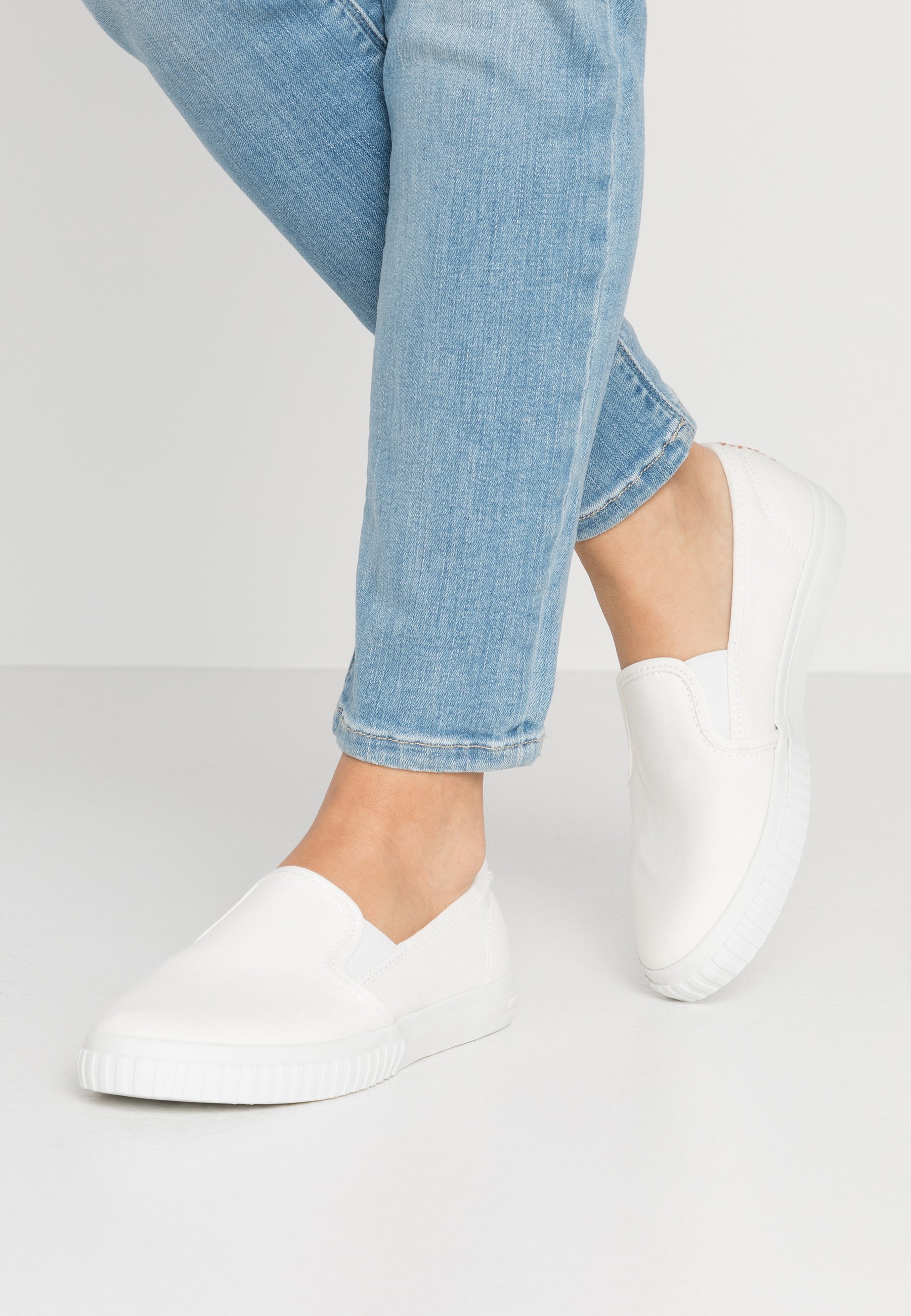 timberland newport bay slip on