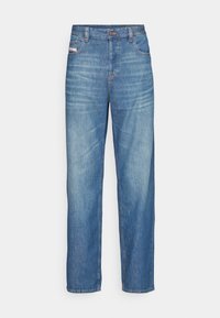 Jean en denim bleu avec une taille haute, une coupe droite, un léger délavage, cinq poches et une fermeture par bouton. Présente des accents de couture.