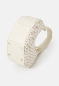 Patrizia Pepe BANGLE BAG HANDCRAFT HANDBAG - Kézitáska - off white
