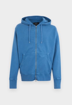 Niebieska bluza z kapturem na zamek, z sznurkiem przy kapturze, przednimi kieszeniami kangurzymi, długimi rękawami oraz ściągaczami na mankietach i dole bluzy.