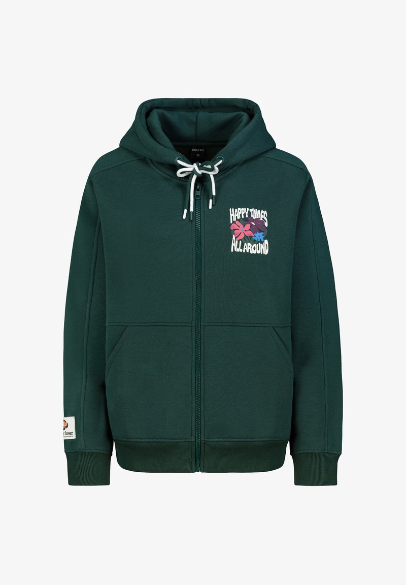 Groene rits hoodie gemaakt van zacht materiaal, met een capuchon, witte trekkoorden, voorzakken en een kleurrijk grafisch tekstontwerp.