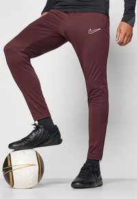 Nike Performance DRI-FIT ACADEMY PANT - Pantalones deportivos - burgundy crush/white