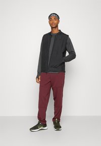 Nike Performance UNLIMITED - Weste - black