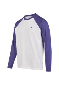 Langärmliges T-Shirt mit weißem Körper und lila Raglanärmeln. Verfügt über ein kleines, dunkles Logo auf der Brust. Hergestellt aus einem weichen Baumwollmix.