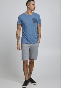 Blend BHSWEATSHORTS SLIM FIT - Spodnji deli trenirk - stone mix