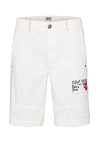 Pantaloni scurți cargo albi dintr-un amestec de bumbac, cu închidere prin buton în față, buzunare laterale și o patch cu accente roșii pe picior.