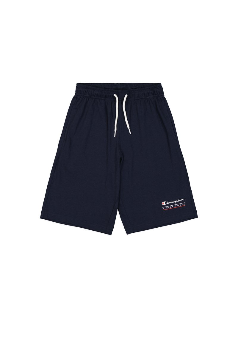 Pantaloni corti di cotone blu navy con vita elastica e cordino bianco, caratterizzati da un logo Champion rosso e bianco sulla gamba sinistra.