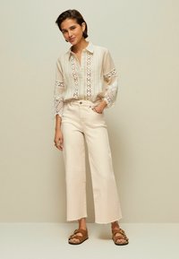 Next CROPPED WIDE LEG TALL - Vaqueros a campana - off white