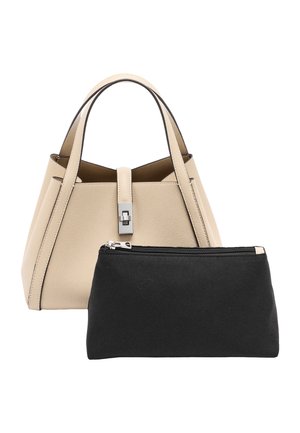 Beżowa, strukturalna torebka z dwoma górnymi uchwytami i srebrną klamrą, z oddzielną czarną kosmetyczką na suwak z przodu.