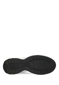 Svart gummisula med tydliga greppmönster. Konturerad design för passform och stabilitet. Lätt och flexibelt material för komfort.