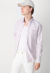 BOSS ROAN - Button down-skjorte - dark red