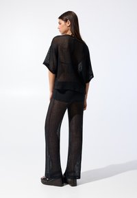 PULL&BEAR CROP - Strickpullover - black