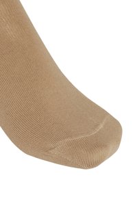 Bežna čarapa izrađena od glatkog, elastičnog materijala, s pojačanim prednjim dijelom i rebrastom teksturom za udoban fit.