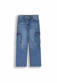 Niebieskie proste spodnie cargo z denimu. Posiadają wiele bocznych kieszeni, zapięcie na guziki oraz szlufki na pasek. Teksturowana tkanina z wyblakłymi detalami.