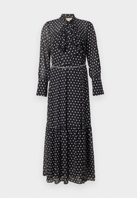 Μαύρο midi φόρεμα με μακριά μανίκια και λευκές πουά, ψηλό γιακά με φιόγκο, μανίκια με μανσέτες και λεπτή ασημί αλυσίδα στη μέση.