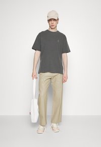 Carhartt WIP NELSON  - Pamata T-krekls - black garment dyed