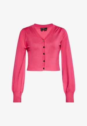 Cardigan court rose en tissu tricoté, avec un décolleté en V, des manches longues bouffantes, et six boutons noirs sur le devant. Poignets côtelés.