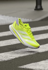 No seleccionado, solar yellow/footwear white/powder plum