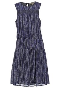 Lila ärmelloses Kleid mit gerafftem Oberteil, gestuftem Rock und abstraktem weißen und blauen Muster. Mit Schlüssellochverschluss im Rücken.