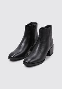 Sandra Fontán DAY - Classic ankle boots - black
