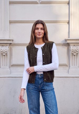 Street One Studio, KNITTED VEST WITH A ROUND NECK AND BUTTONS - Veste sans manches - charred brown