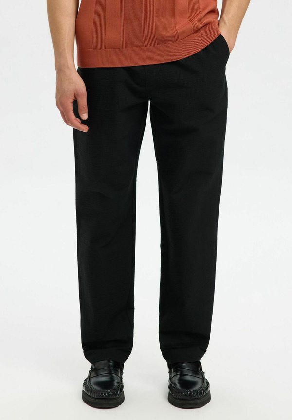 STRAIGHT LEG - Stoffhose