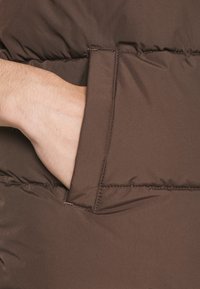 Only & Sons ONSMELVIN LIFE PUFFER VEST - Vesta - hot fudge