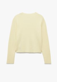 Lyhyt hihainen vaaleankeltainen neule, jossa on ribbikuvio, pyöreä pääntie ja yksinkertainen muotoilu. Vaatteessa on tasainen väri ilman koristeita.