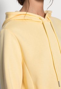 ONLY Luvtröja - yellow