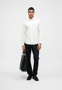 Tommy Hilfiger SOLID SHIRT - Button down-skjorte - ivory