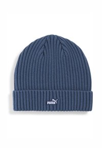 Gorro de punto azul con textura acanalada y dobladillo. Presenta un logotipo blanco de Puma en la parte delantera. Hecho de material suave y elástico.